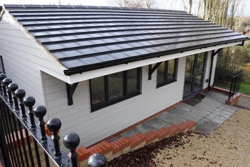 St Helens View, Old Town, Swindon: Medium extension by A.P. Berrystone